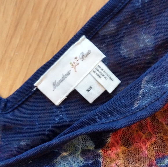 Anthropologie Meadow Rue Shirred V Neck - Picture 7 of 8